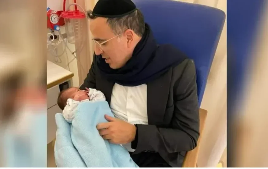 בשעה טובה: נכד ראשון נולד לזמר יעקב שוואקי 
