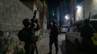 "שובר גלים": 14 מבוקשים נעצרו הלילה - צפו