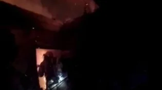 בניין בבני ברק עלה בלהבות: תיעוד מקסדת לוחמי האש