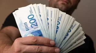 נזק של עשרות מיליונים: מכרו סודות מקצוע ונעצרו 