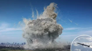 רחפן רוסי מטיל פצצה דרך הארובה של הבונקר