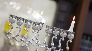 הדלקת נר חנוכה: נר ראשון