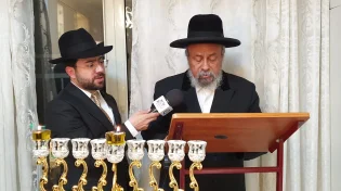 הדלקת נר ראשון בביתו של האדמו"ר הרב אבנר עפג'ין