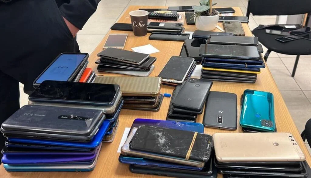 המשטרה בהודעה לציבור: מאות מכשירים ניידים גנובים נמצאו בת"א