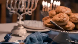 האם מותר להזיז את החנוכייה בשבת?