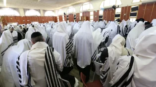 שטיבלך: האם מדליקים חנוכייה בכל אחד מהחדרים?
