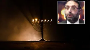 איך מדליקים חנוכייה: מימין לשמאל או משמאל לימין?