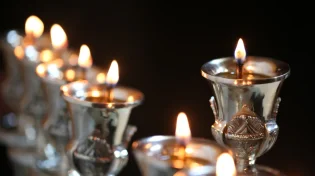 מן המובחר: איזה סוג שמן הכי מהודר להדליק את נרות החנוכה?