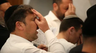 עם ישראל בהדלקת נר שמיני בציונו של רשב"י 