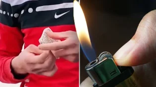 מזעזע: תלש מזוזה והצית אותה מול המצלמה