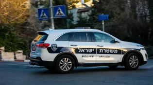 האם מותר לעצור באמצע תפילת 18 כדי להינצל מדו"ח?