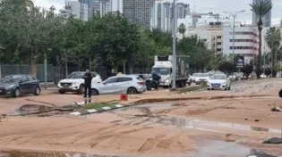 עומסי תנועה כבדים: צינור מים התפוצץ בתל אביב 