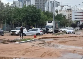 צינור מים התפוצץ וציריים מרכזיים בתל אביב נחסמו