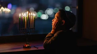 האם מברכים שהחיינו על נרות חנוכה?