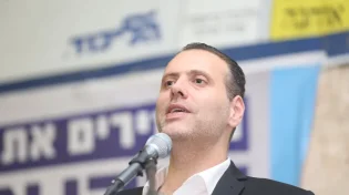 מקומם: השר מיקי זוהר נגד ביטול משחקי הכדורגל בשבת
