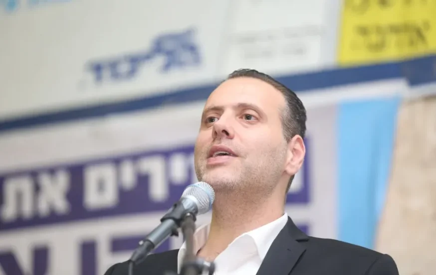 מקומם: השר מיקי זוהר נגד ביטול משחקי הכדורגל בשבת מקומם: השר מיקי זוהר נגד ביטול משחקי הכדורגל בשבת