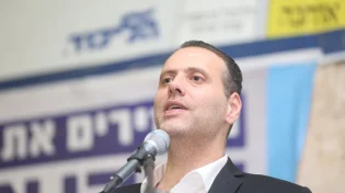 מקומם: השר מיקי זוהר נגד ביטול משחקי הכדורגל בשבת