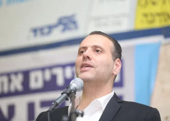 מקומם: השר מיקי זוהר נגד ביטול משחקי הכדורגל בשבת 