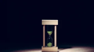 השעון מתקתק: הסיבה שבגללה חרדים מזדרזים להתחתן