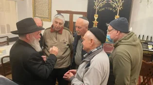 מהקור וההפגזות: מסע החילוץ של זקני הקהילה היהודית בקייב