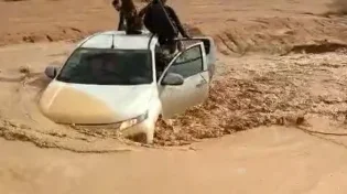 דרמה: חיילים נסחפו עם רכבם בשיטפון