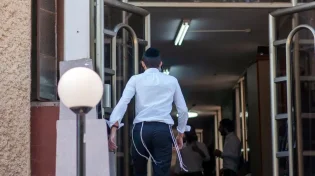 האם מברכים על טלית קטן?