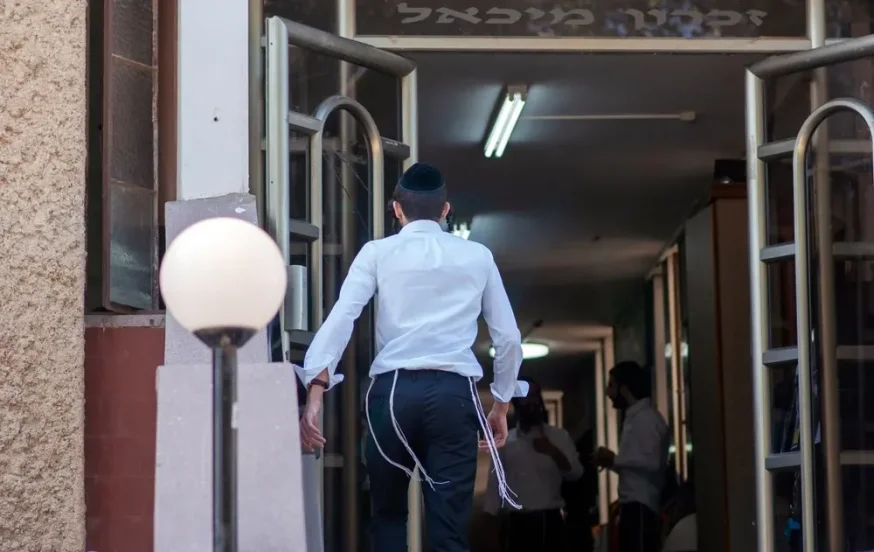 ברכה על ציצית קטן / טלית קטן: האם מברכים על טלית / ציצית קטן ברכה על ציצית קטן / טלית קטן: האם מברכים על טלית / ציצית קטן
