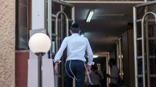 האם מברכים על טלית קטן?