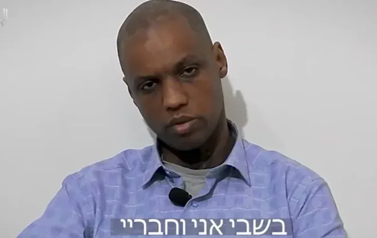 מתוך הקלטת של החמאס. האם אברה מנגיסטו חי? (צילום: השימוש בסרטון/בתמונה נעשה על פי סעיף 27א בכפוף לחוק זכות היוצרים. בעל זכות היוצרים זכאי לבקש את הסרת הסרטון מ- contact@tv2000.co.il) מתוך הקלטת של החמאס. האם אברה מנגיסטו חי? (צילום: השימוש בסרטון/בתמונה נעשה על פי סעיף 27א בכפוף לחוק זכות היוצרים. בעל זכות היוצרים זכאי לבקש את הסרת הסרטון מ- contact@tv2000.co.il)