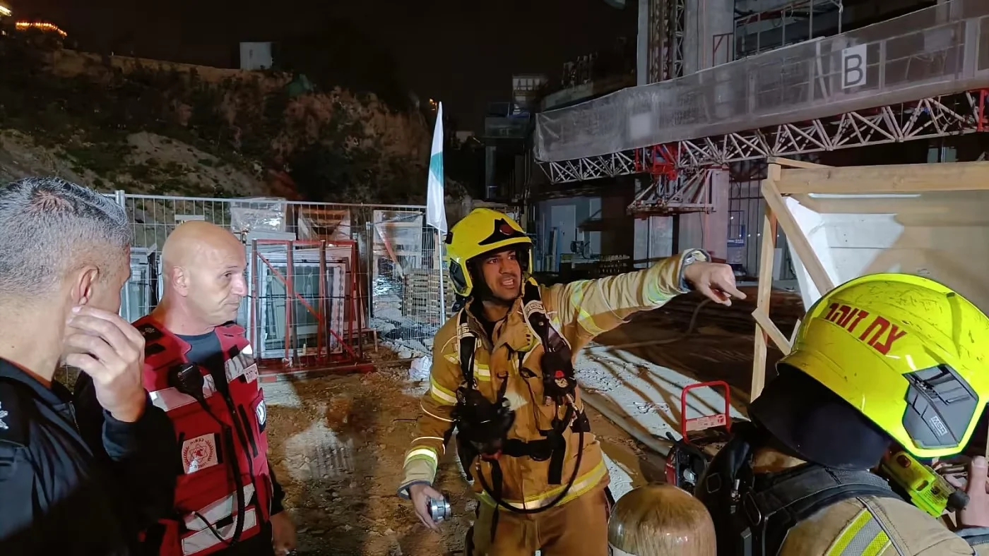 תל אביב: שרפה פרצה בגורד שחקים