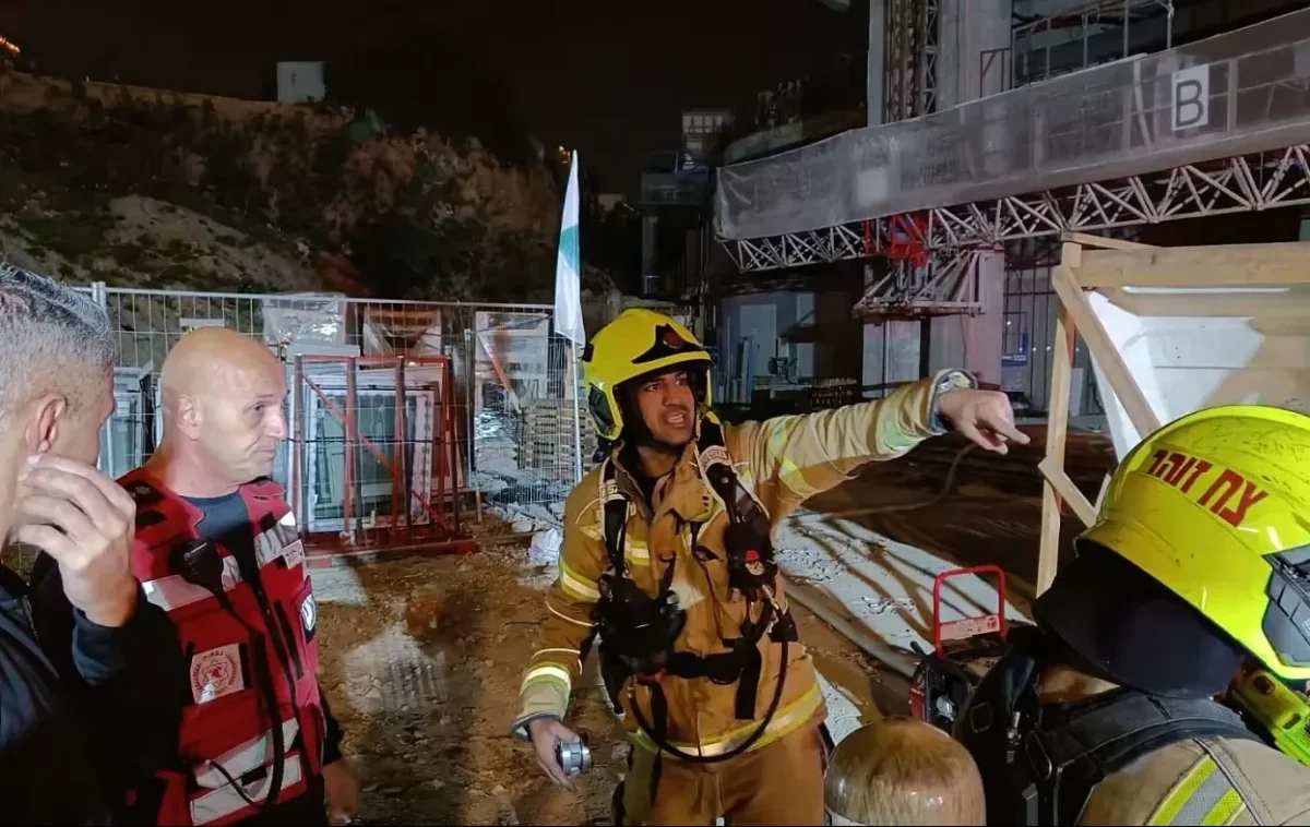 תל אביב: שרפה פרצה בגורד שחקים תל אביב: שרפה פרצה בגורד שחקים