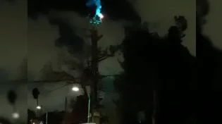 מפגיעת ברק: עמוד החשמל התפוצץ בעקבות מזג האוויר 