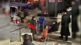 שער שכם: פרחח ערבי הבהיל חרדים מקופסת קרטון