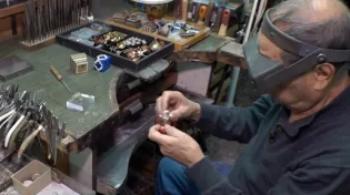 אומן משכמו ומעלה: גדעון יצר את הסביבון הראשון שהגיע לחלל