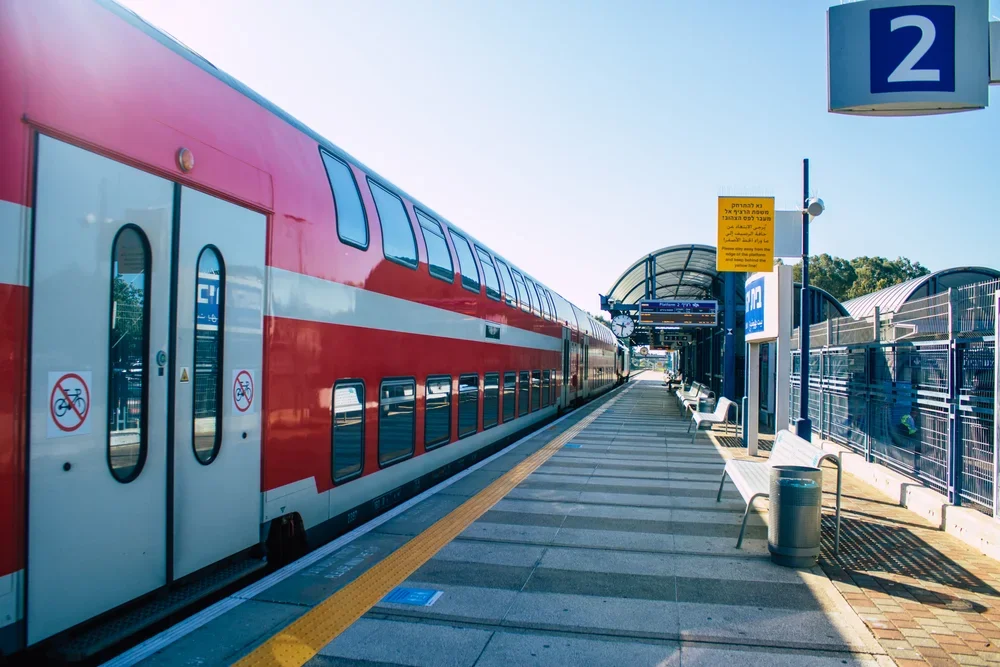 האם אפשר לקנות כרטיס נסיעה בתחנת הרכבת? האם אפשר לקנות כרטיס נסיעה בתחנת הרכבת?