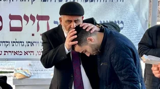 בצל רעידות האדמה: עשרות מתפללים הגיעו לציונו של רבי פלאג'י