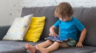 מסמך רפואי מזהיר מפני השפעות הצפייה במסכים: "נזקים רבים" 