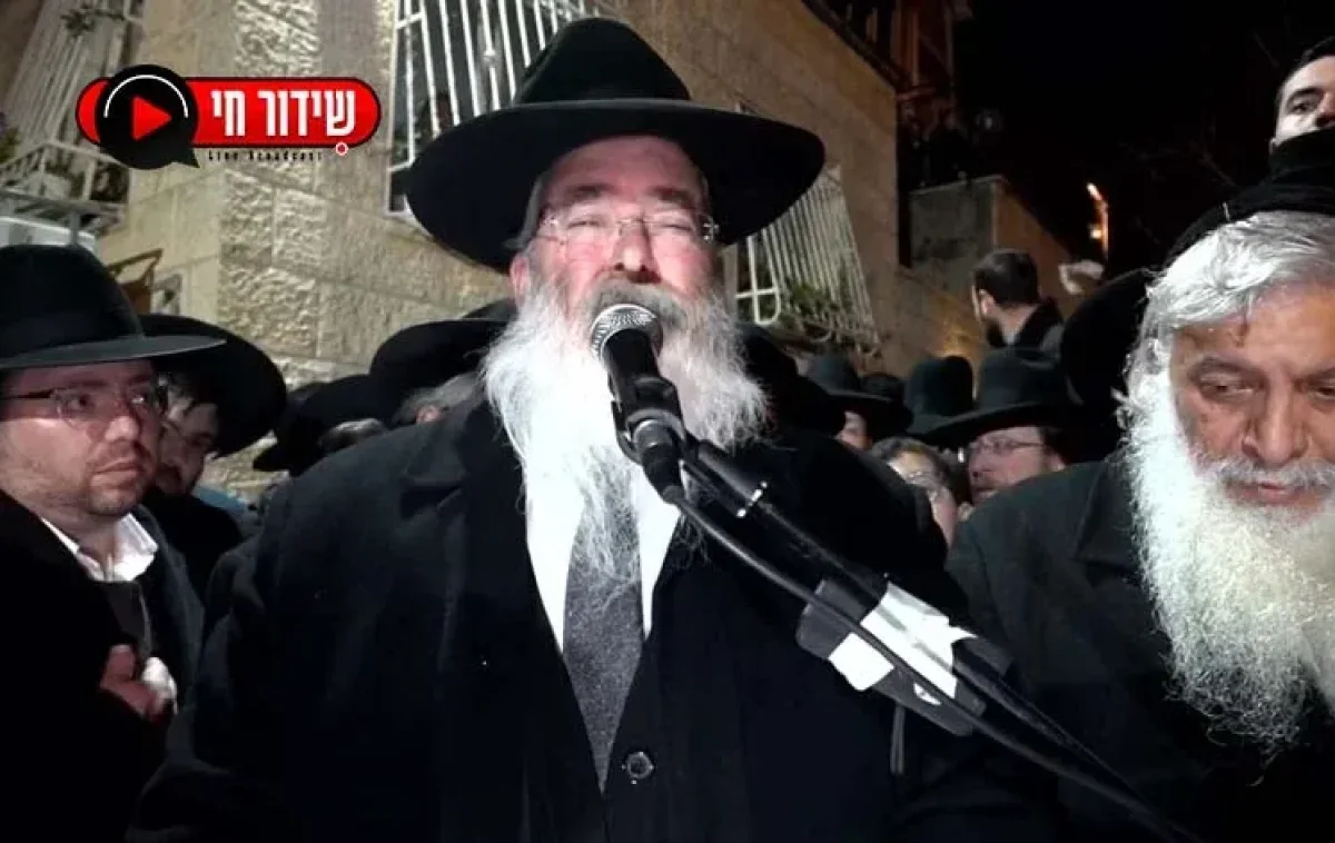 ארץ אל תכסי דמיך: הלווייתו של הילד אשר פלאי בן ה-8 ארץ אל תכסי דמיך: הלווייתו של הילד אשר פלאי בן ה-8