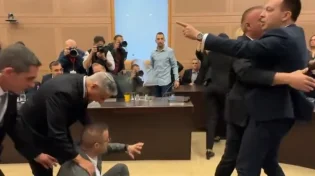 למרות ההפגנות: אושר השלב הראשון ברפורמה המשפטית