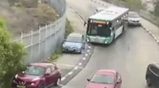 פיגוע מסוג חדש: מחבלים שפכו שמן וגרמו לתאונת שרשרת