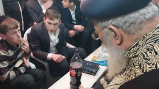 הראשל"צ ניחם בדמעות את ילדי משפחת פלאי: "תהיו גדולי ישראל"