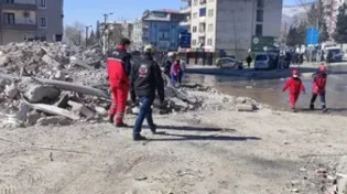 בלתי נתפס: חולצו מההריסות לאחר 12 יום