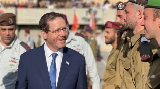הרמטכ"ל והנשיא בטקס: "יש להותיר את המחלוקת מחוץ לצבא"