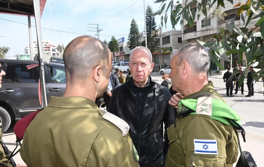 השר גלנט בזירת הפיגוע בחווארה. (צילום: אריאל חרמוני, לע"מ) השר גלנט בזירת הפיגוע בחווארה. (צילום: אריאל חרמוני, לע"מ)