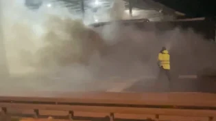 אוטובוס עלה באש לאחר פגיעה של בקבוק תבערה