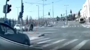 בדרך לזירה: אופנוע משטרתי עף כשנסע לאירוע של פיצוץ הגז
