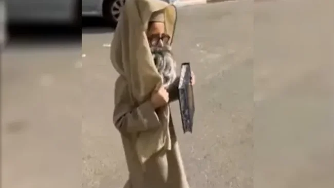 התחפושת הכי מקורית שתראו: העתק בקטן של הרב יאשיהו פינטו