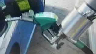 תיעוד של פיתוח חדשני: לתדלק בלי לצאת מהרכב
