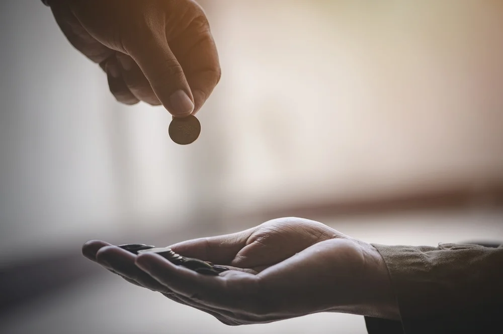 מדוע נותנים מחצית השקל?