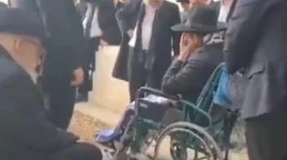 לאחר הפיגוע הקשה ברמות: האב הגיע לקבר שני בניו - צפו